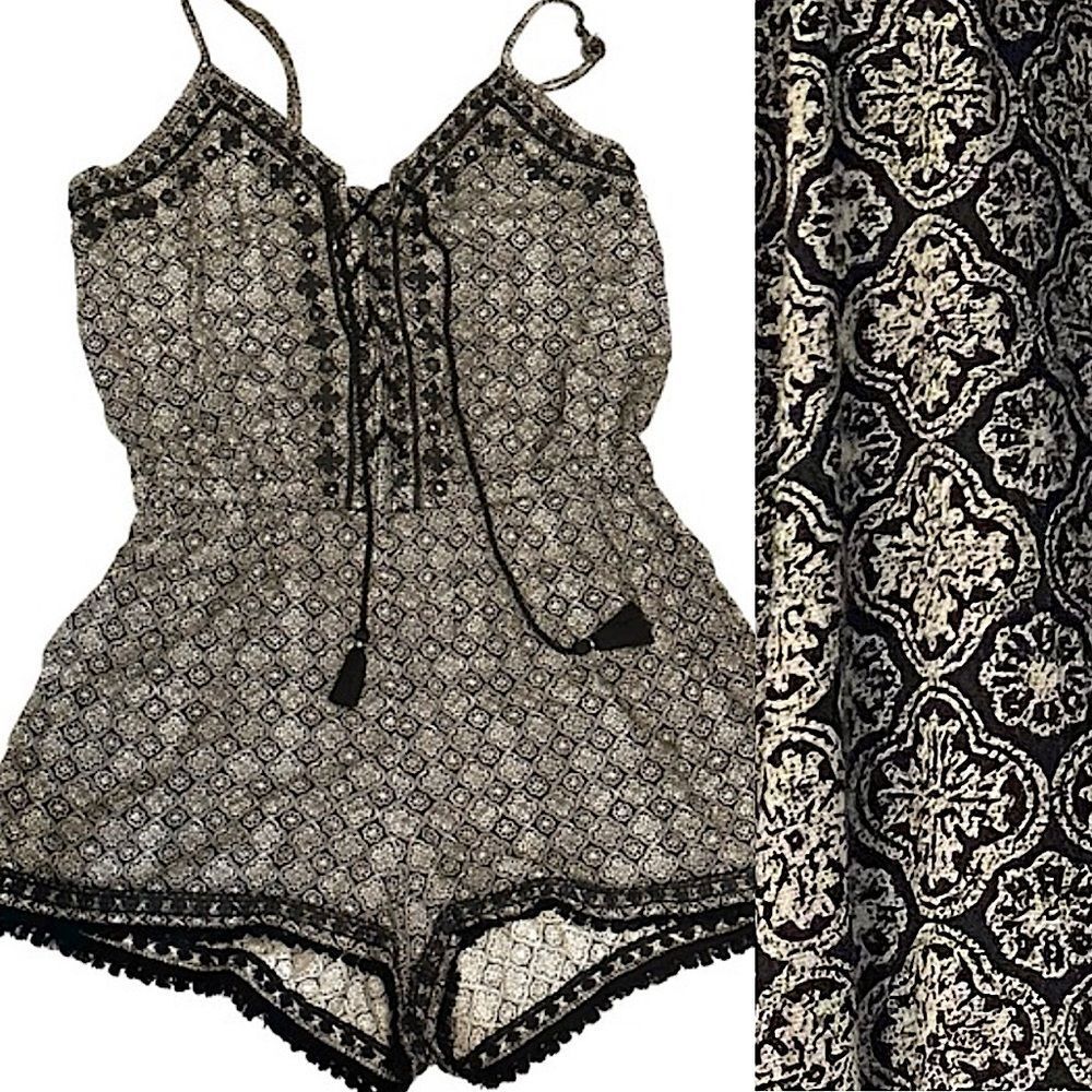 American Eagle Outfitters Black and Cream Romper